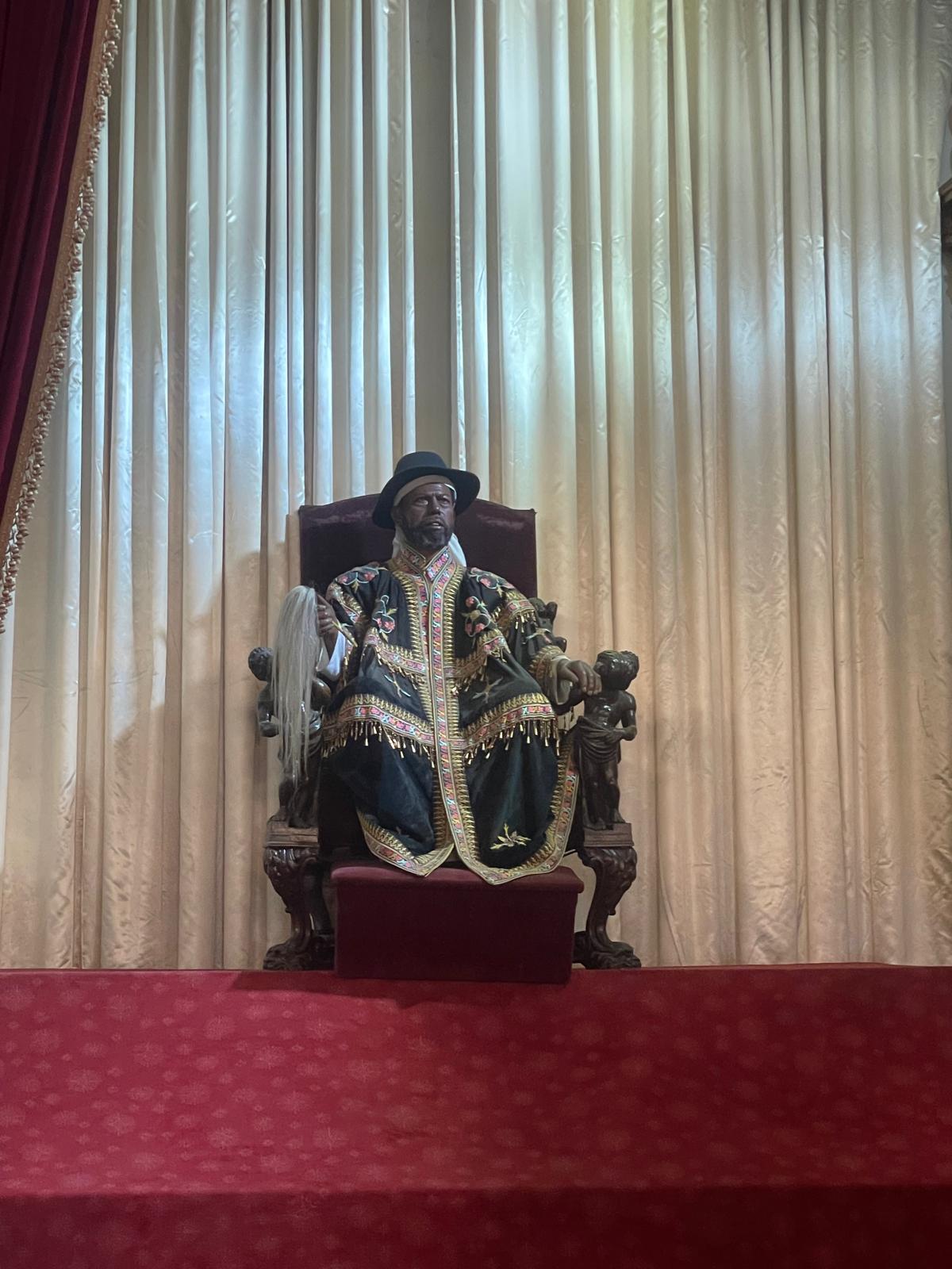 Before the throne of Emperor Menelik II.